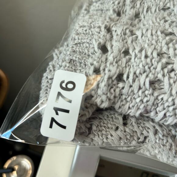 BCBG MAXAZRIA Open Knit Short Sleeve Sweater XS Gray Boho Beachy Summer Top - Picture 8 of 9